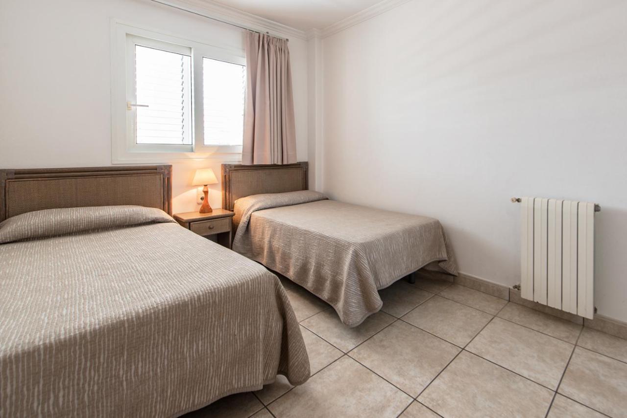 Apartamentos Es Cane Es Cana Екстериор снимка