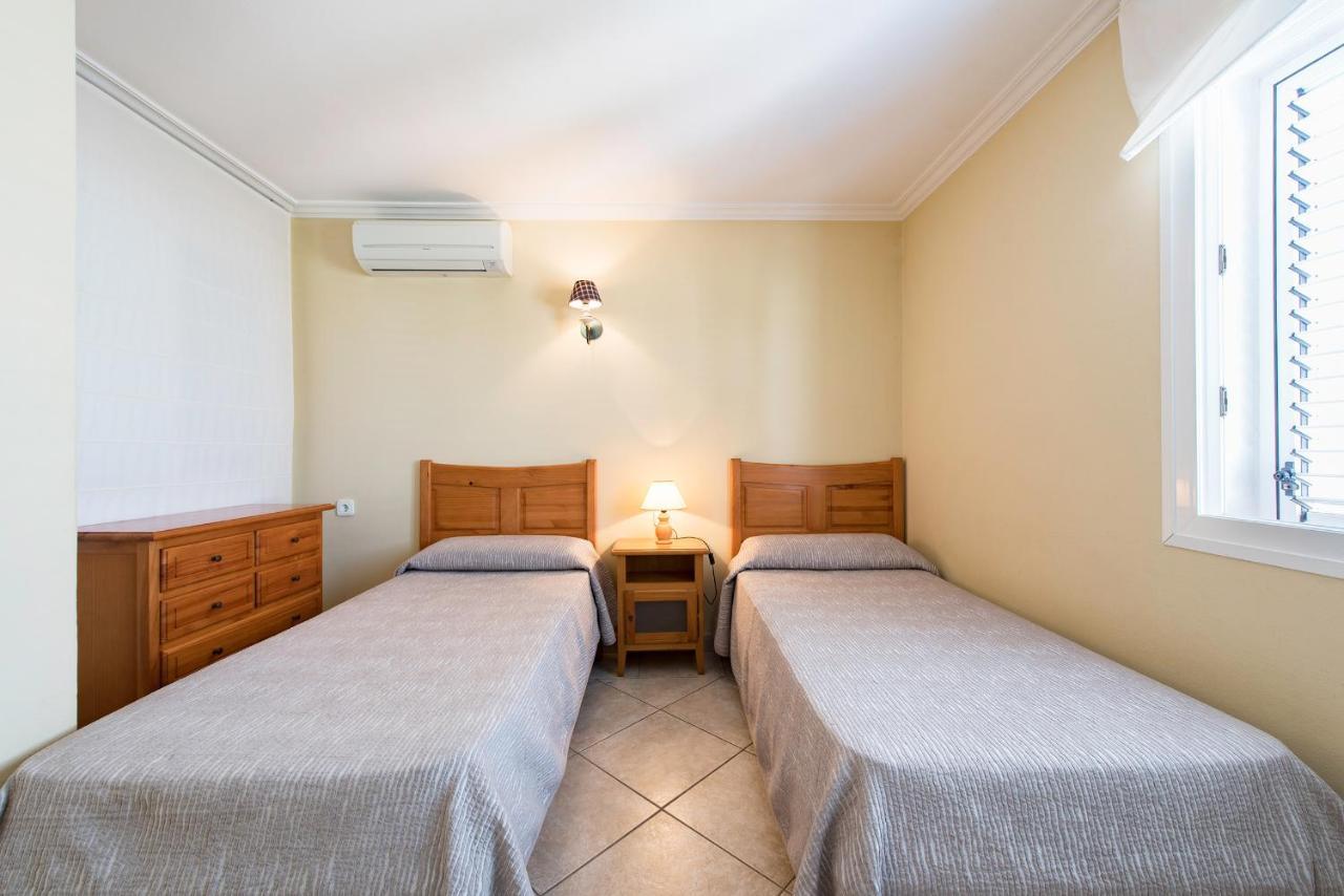 Apartamentos Es Cane Es Cana Екстериор снимка