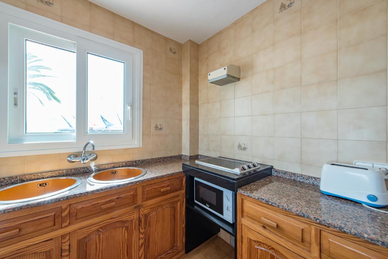 Apartamentos Es Cane Es Cana Екстериор снимка