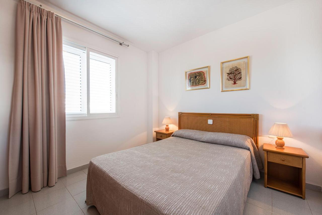 Apartamentos Es Cane Es Cana Екстериор снимка