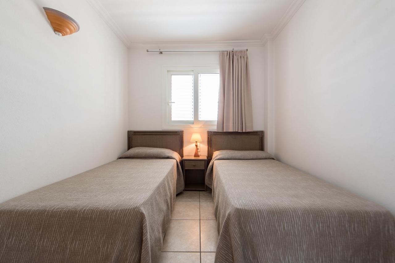 Apartamentos Es Cane Es Cana Екстериор снимка