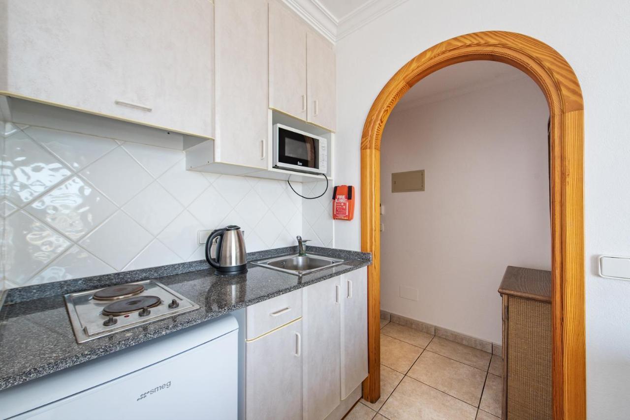 Apartamentos Es Cane Es Cana Екстериор снимка