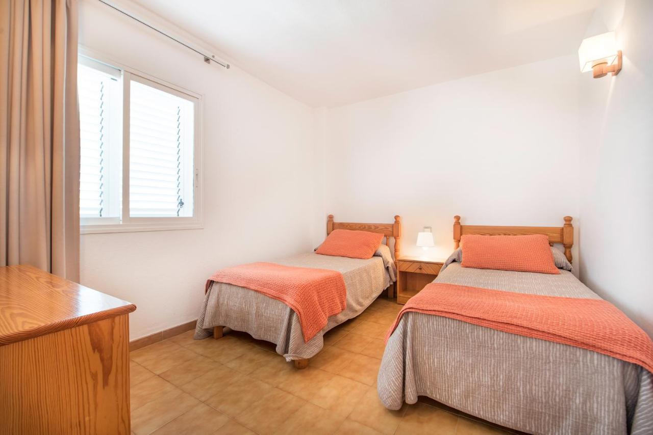 Apartamentos Es Cane Es Cana Екстериор снимка