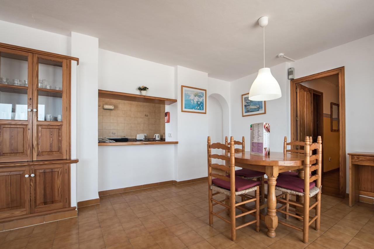 Apartamentos Es Cane Es Cana Екстериор снимка