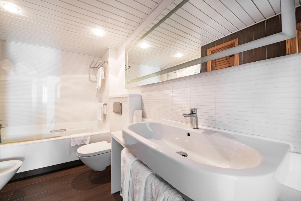 Apartamentos Es Cane Es Cana Екстериор снимка