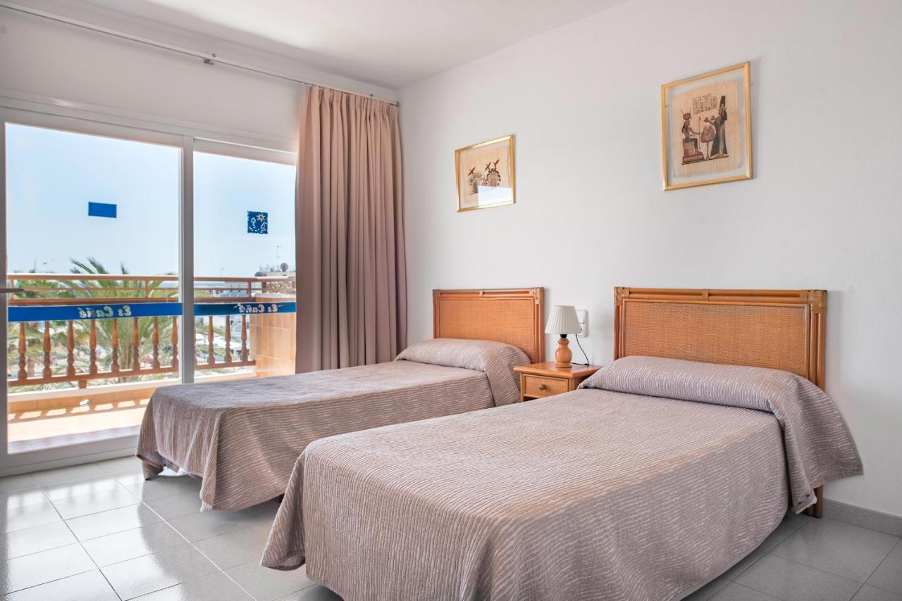 Apartamentos Es Cane Es Cana Екстериор снимка